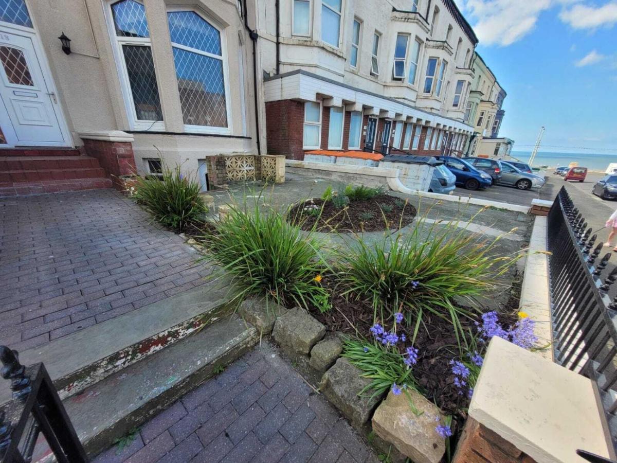 Blackpool Abode - Beach Garden Apartment Esterno foto